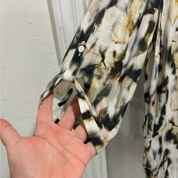 Trendy Women's Abstract Print Blouse with Half Button-Up Front and Roll-Up Tabs - Picture 3 of 6